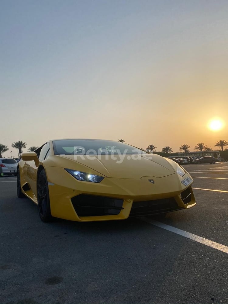 Jaune Lamborghini Huracan en location à Dubai 4