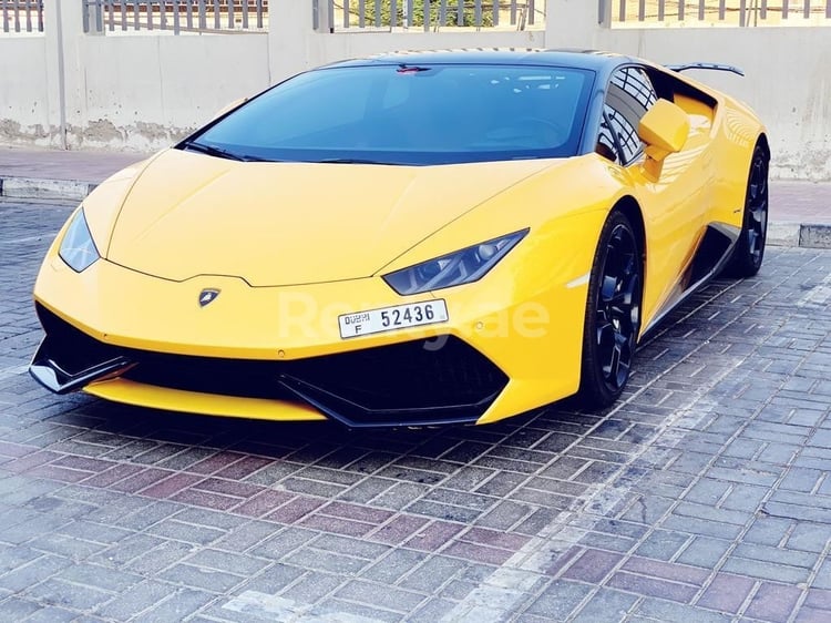 Jaune Lamborghini Huracan en location à Dubai 0