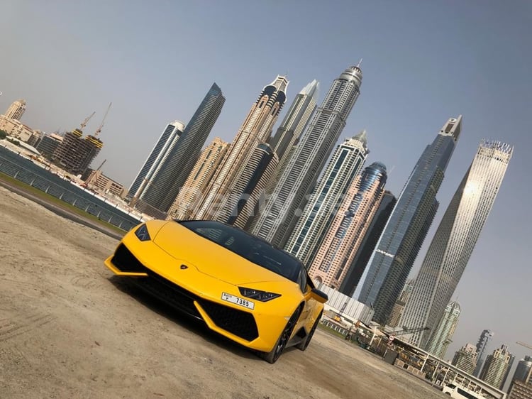 Giallo Lamborghini Huracan in affitto a Dubai 0