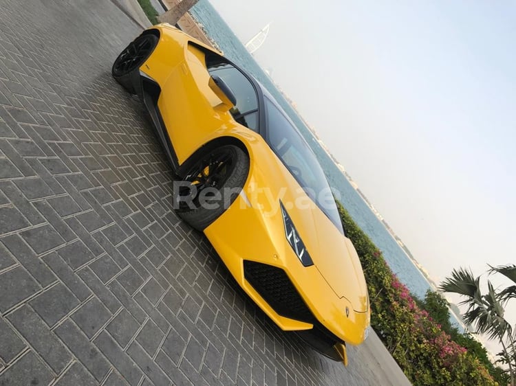 Giallo Lamborghini Huracan in affitto a Dubai 8