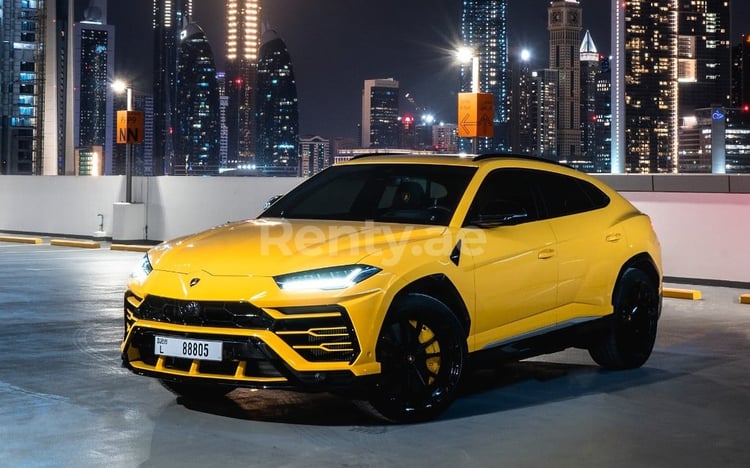 Amarillo Lamborghini Urus en alquiler en Abu-Dhabi