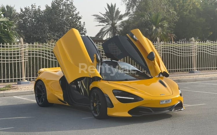 Gelb McLaren 720 S zur Miete in Abu-Dhabi