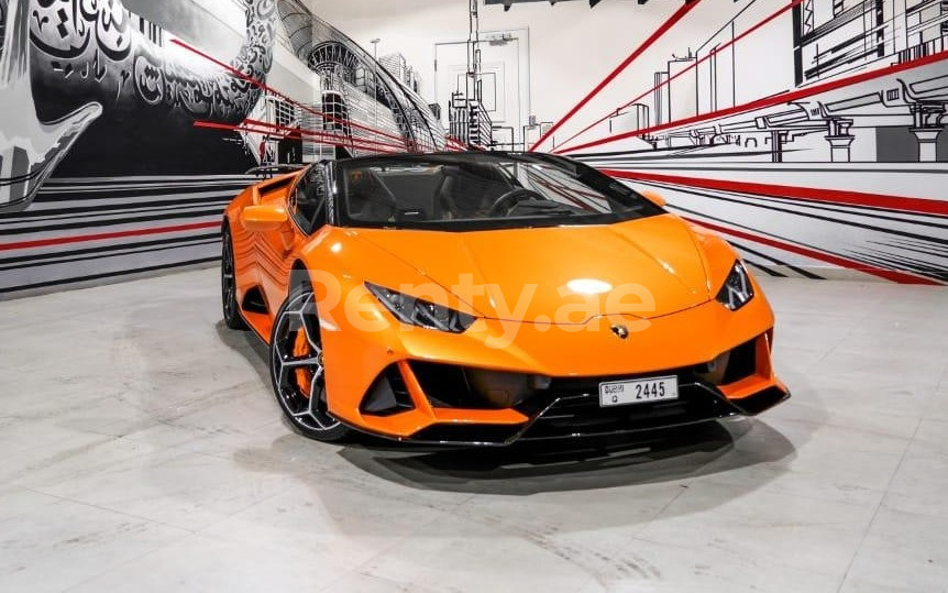 Orange Lamborghini Evo spyder zur Miete in Abu-Dhabi