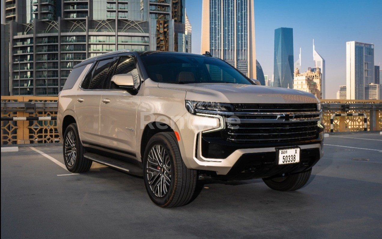 Beige Chevrolet Tahoe en alquiler en Dubai