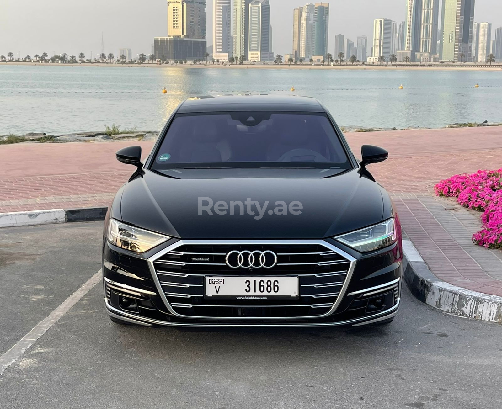 أسود Audi A8 L60 TFSI للإيجار في الشارقة 0