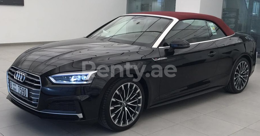 Schwarz Audi A5 zur Miete in Dubai