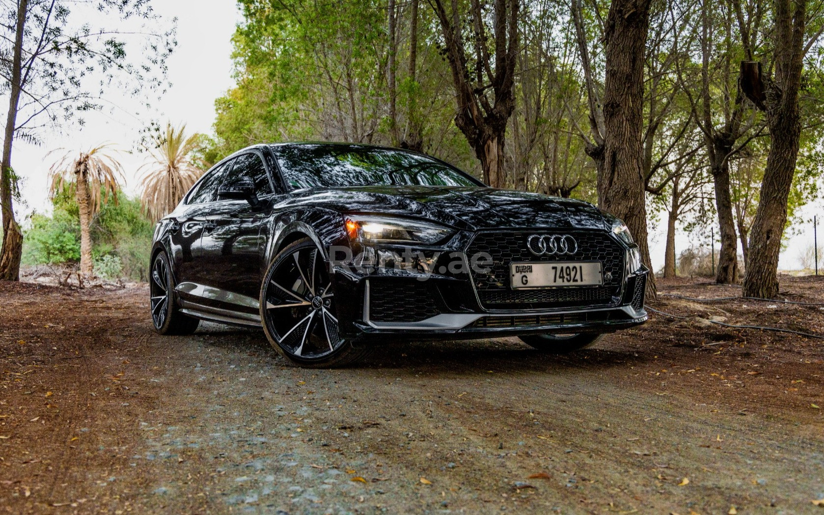 أسود Audi A5 للإيجار في دبي