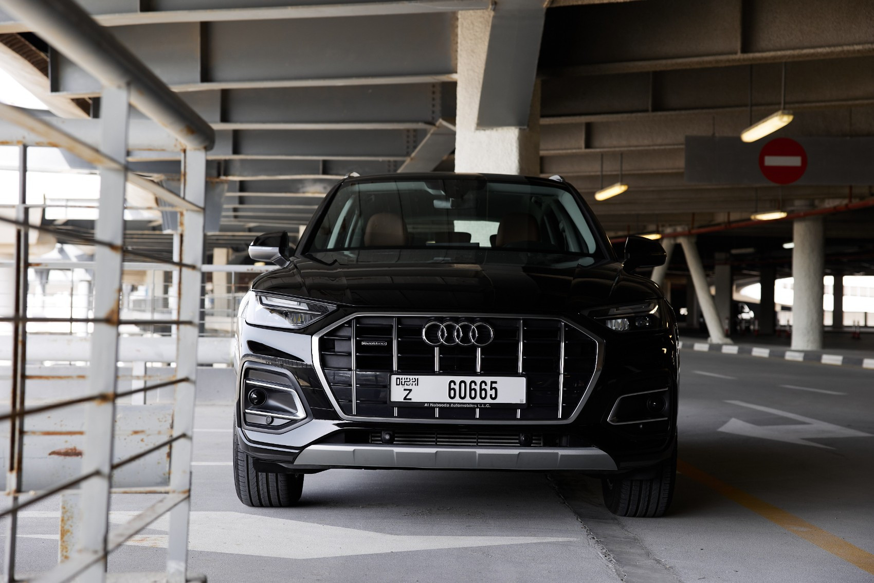 Negro Audi Q5  45 TFSI quattro en alquiler en Abu-Dhabi 0