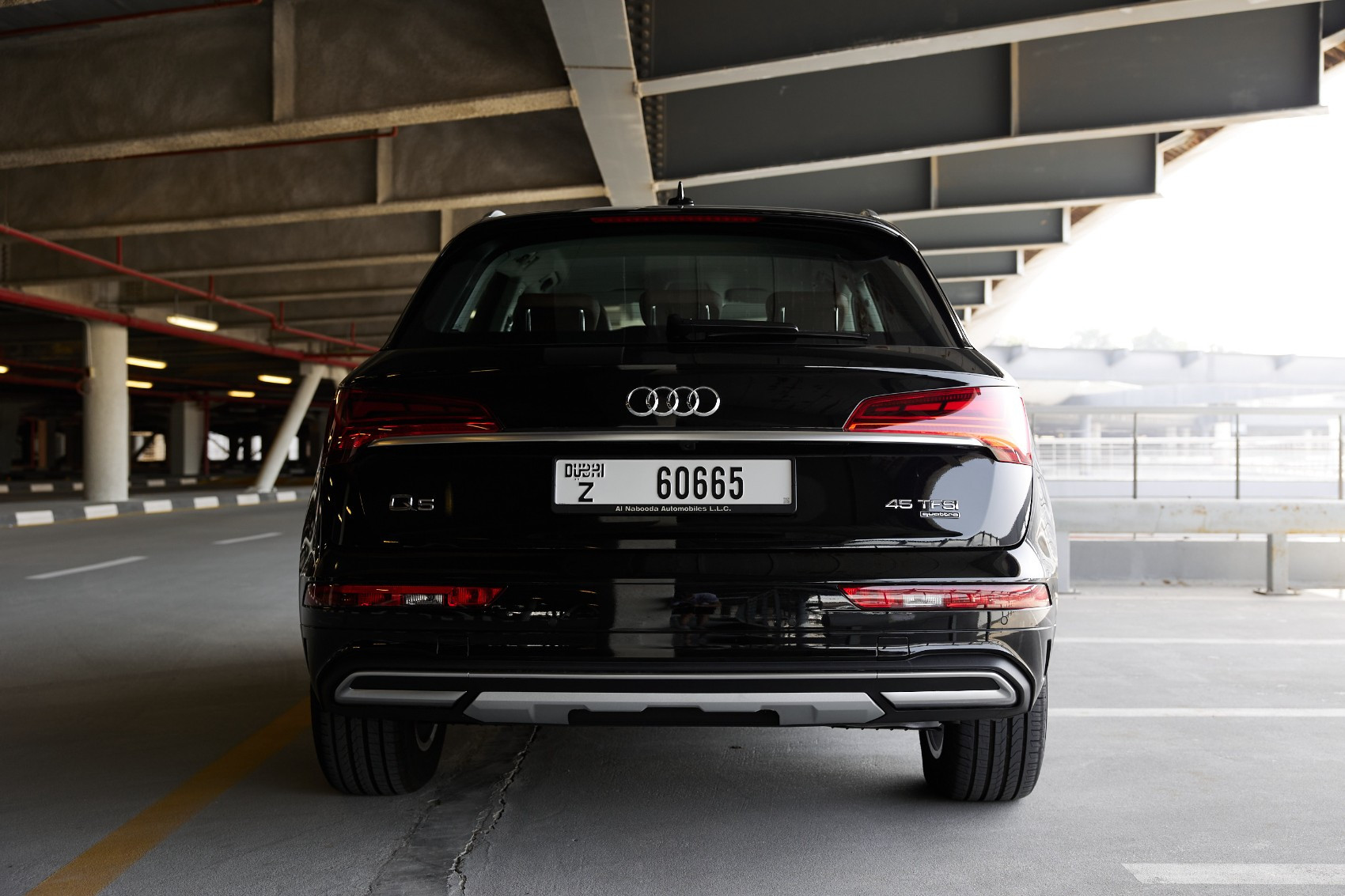 Schwarz Audi Q5  45 TFSI quattro zur Miete in Dubai 2