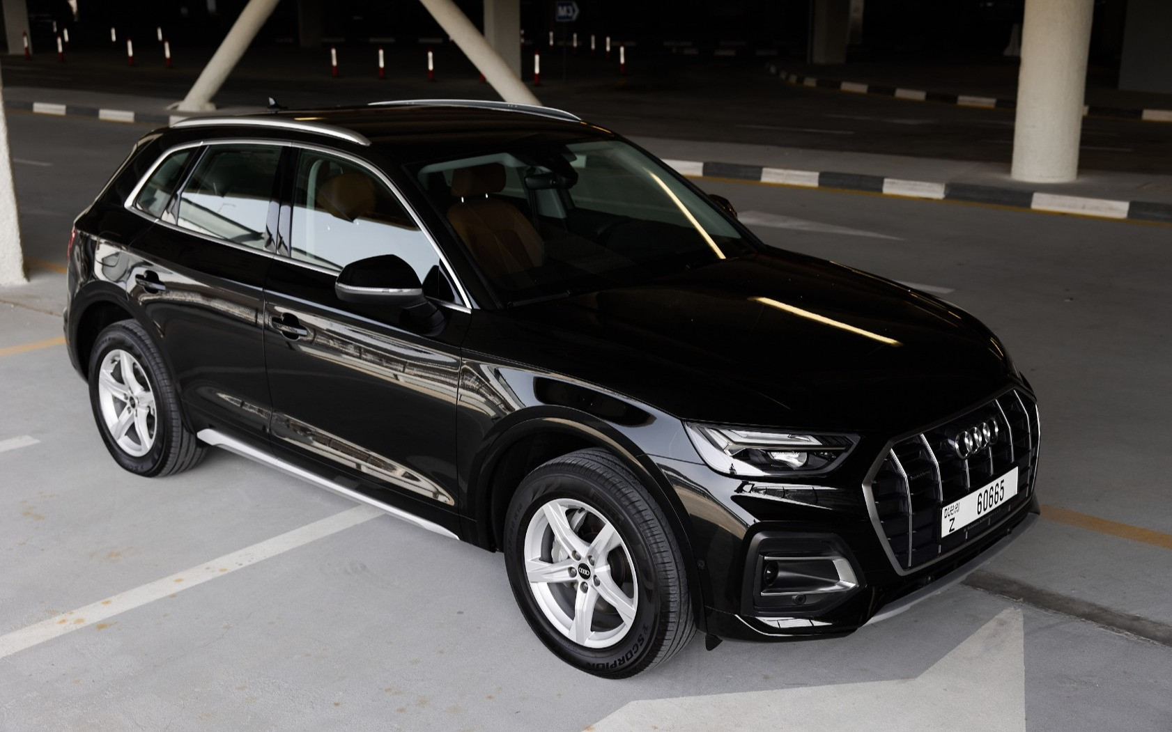 Schwarz Audi Q5  45 TFSI quattro zur Miete in Dubai