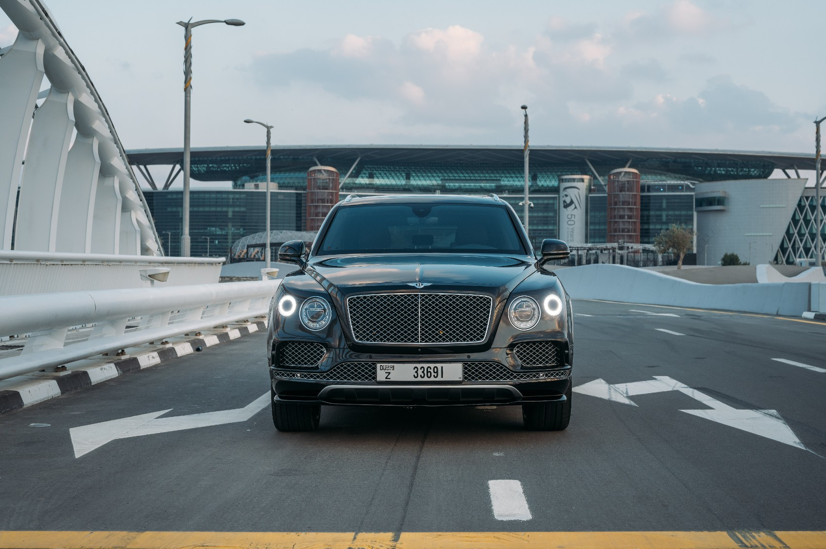 Nero Bentley Bentayga in affitto a Abu-Dhabi 0