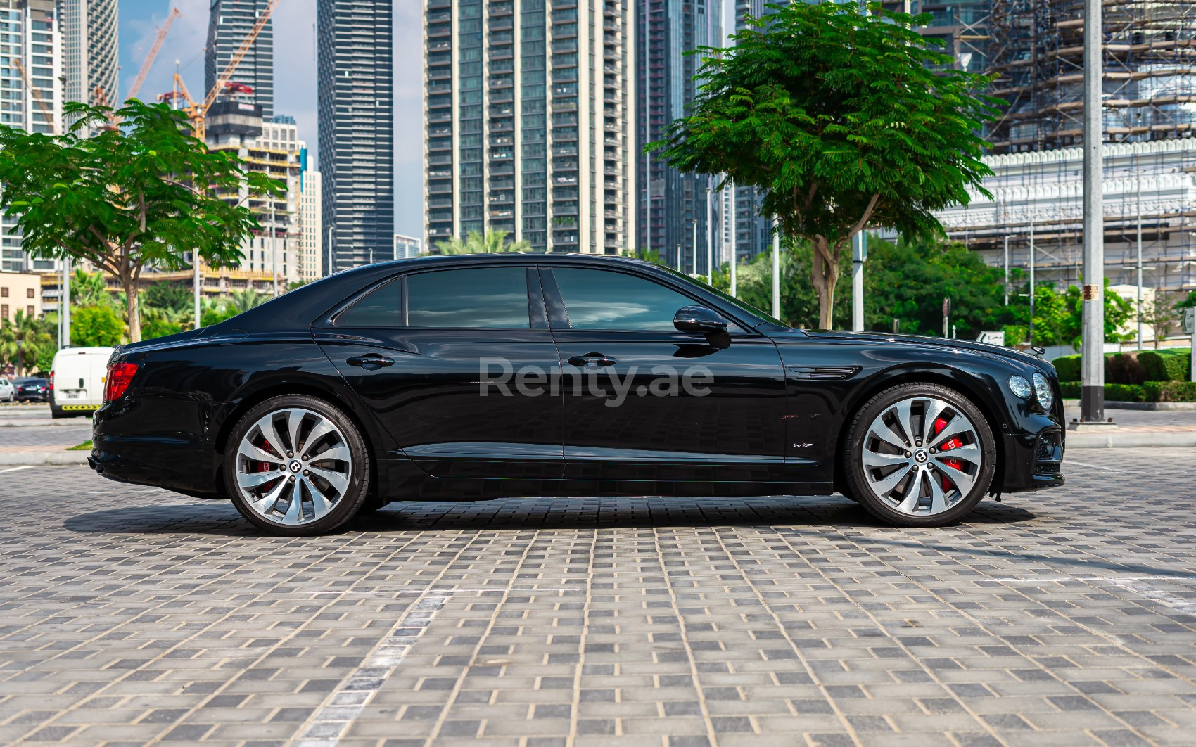 Schwarz Bentley Flying Spur zur Miete in Abu-Dhabi 1