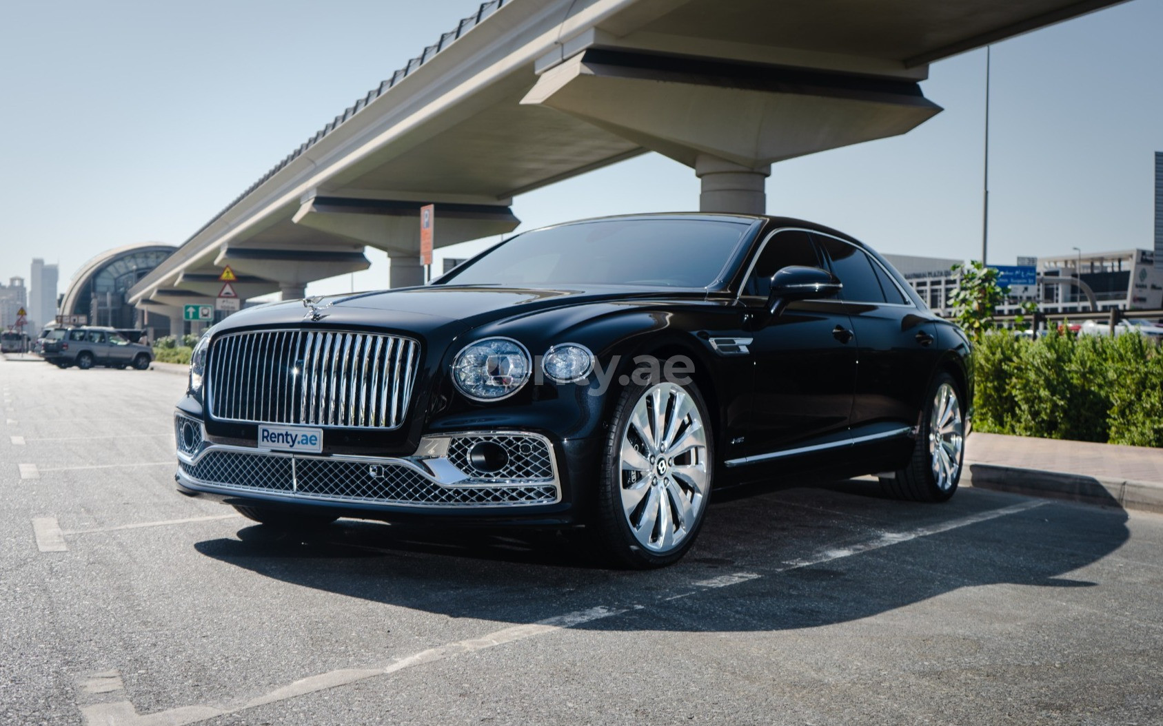 Schwarz Bentley Flying Spur zur Miete in Sharjah