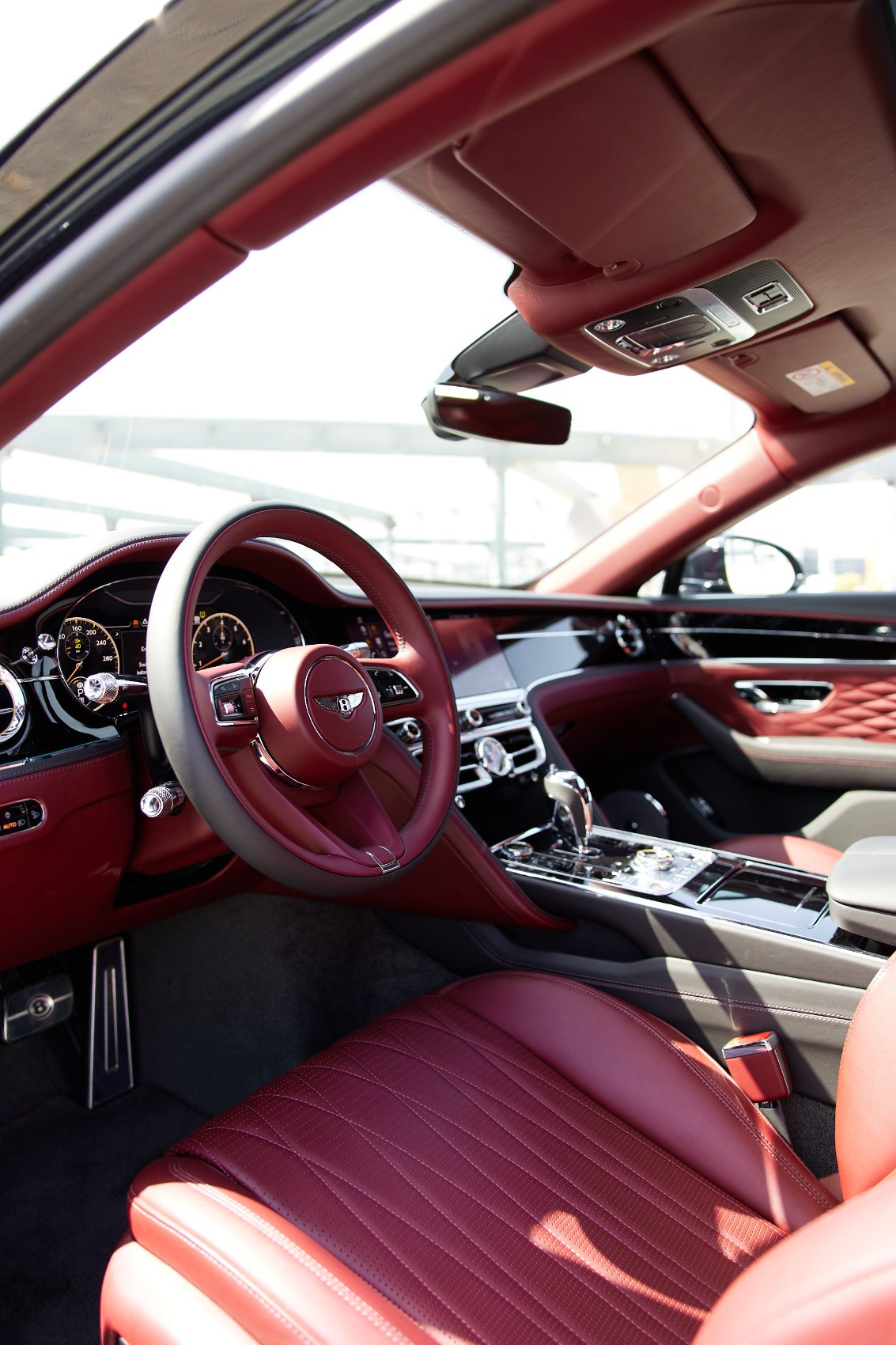 Negro Bentley Flying Spur en alquiler en Sharjah 4