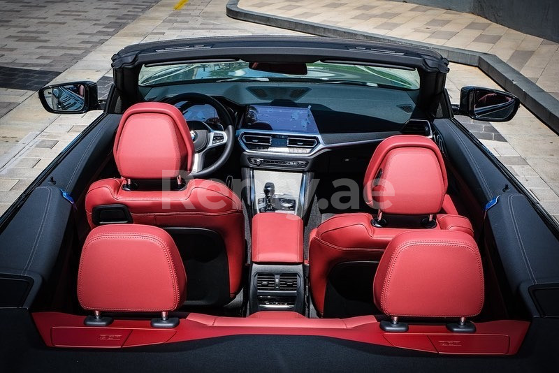 Gris Oscuro BMW 430i cabrio en alquiler en Sharjah 5