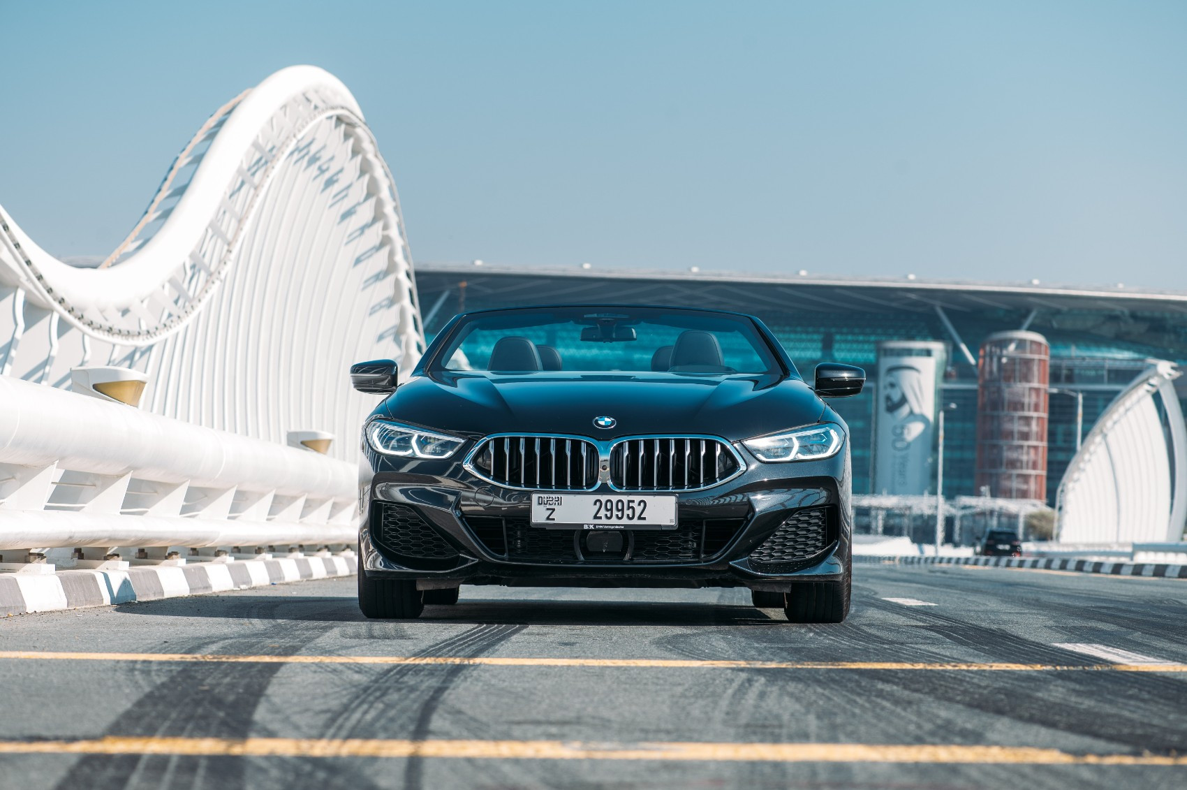 Noir BMW 840i cabrio en location à Dubai 2