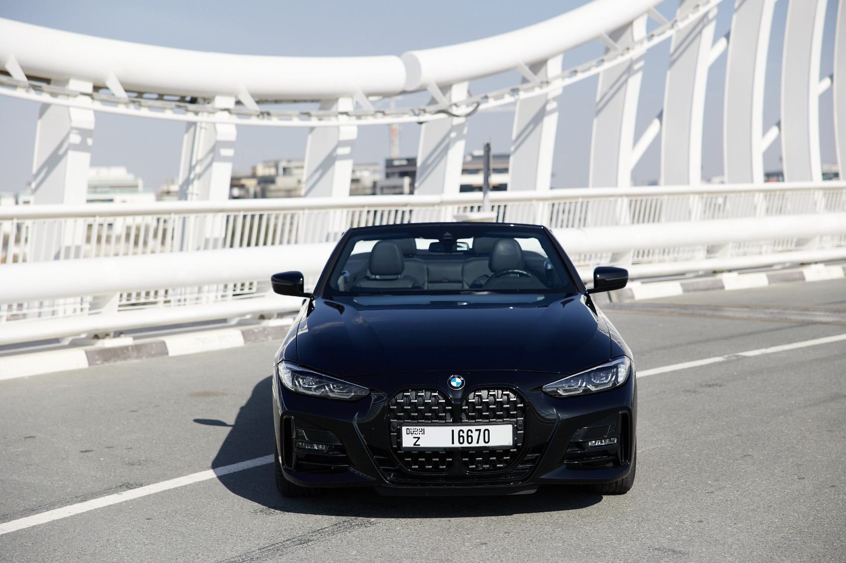 أسود BMW 430i cabrio للإيجار في دبي 1