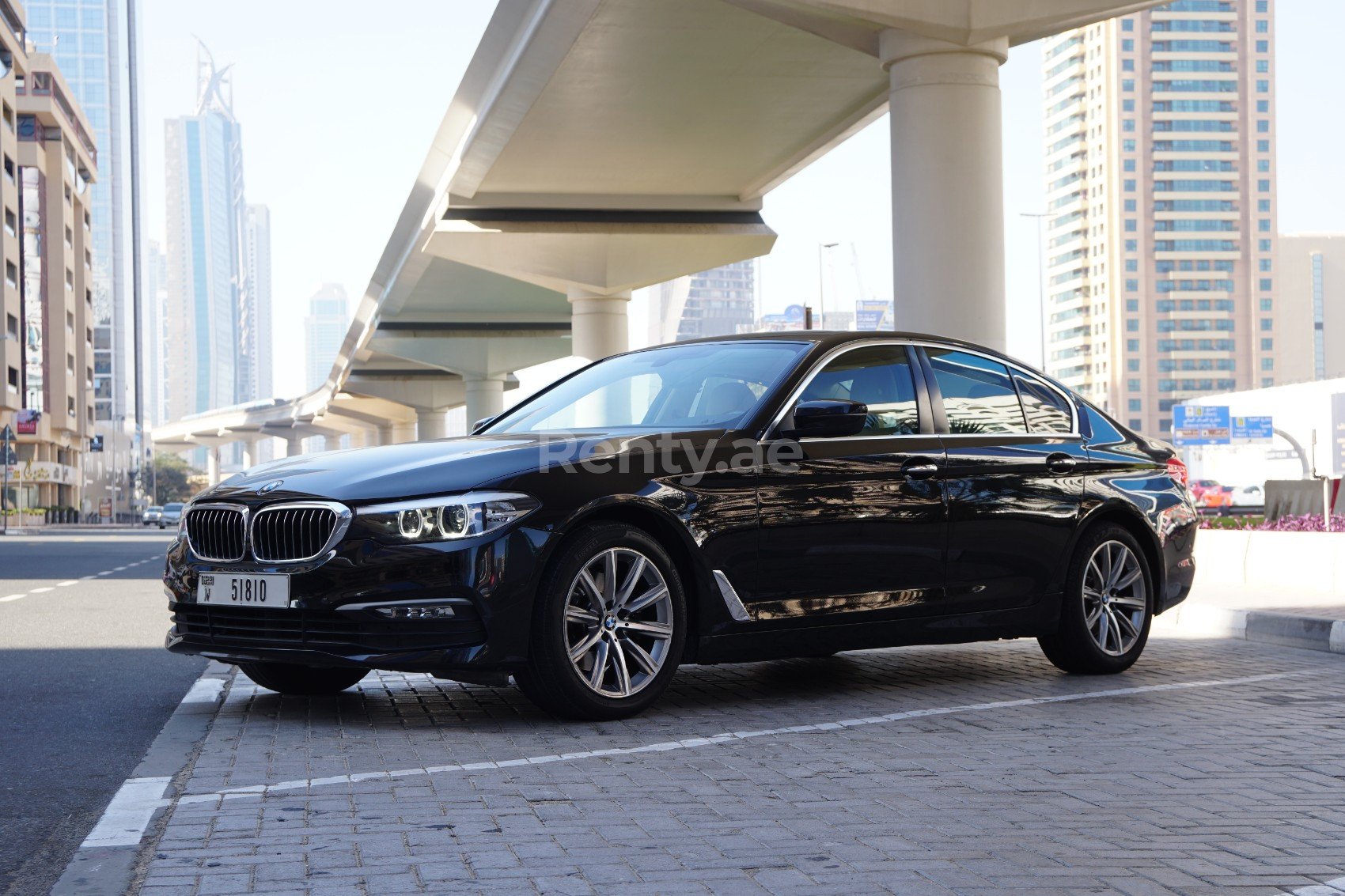 Noir BMW 520I en location à Dubai 4