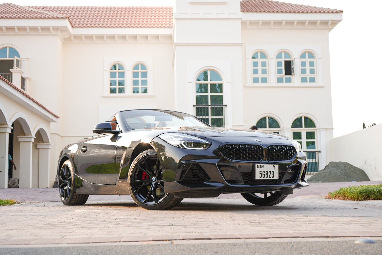 Noir BMW Z4 en location à Abu-Dhabi 3