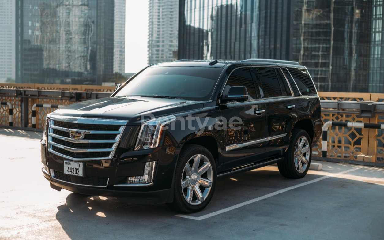 Negro Cadillac Escalade Sport en alquiler en Sharjah