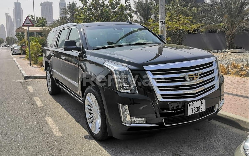 Noir Cadillac Escalade XL en location à Abu-Dhabi