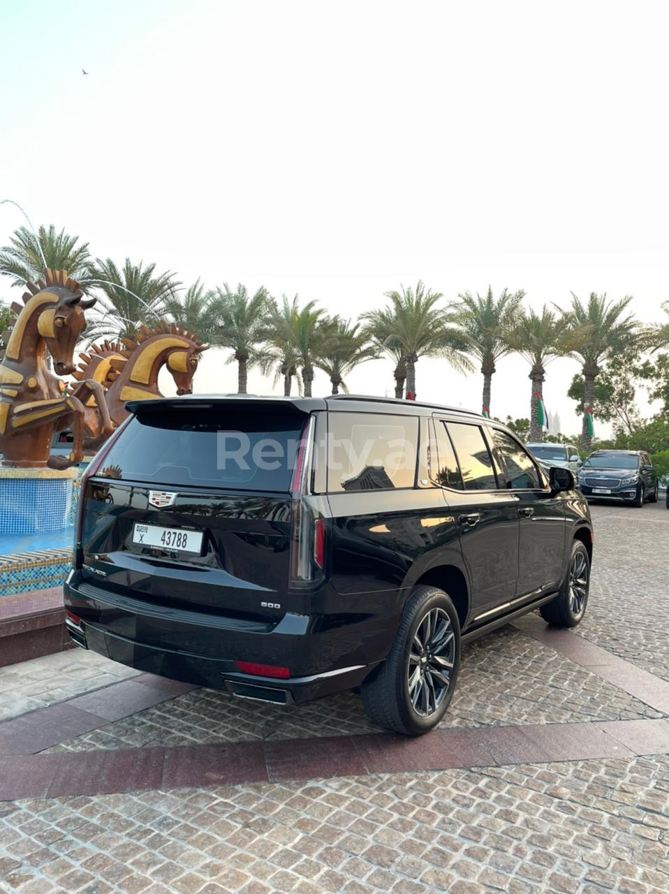 Noir Cadillac Escalade Platinum S en location à Dubai 4