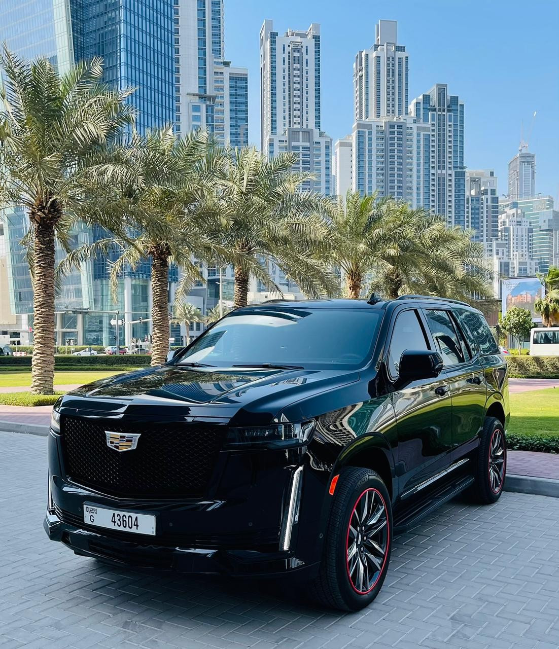 Schwarz Cadillac Escalade zur Miete in Dubai 1