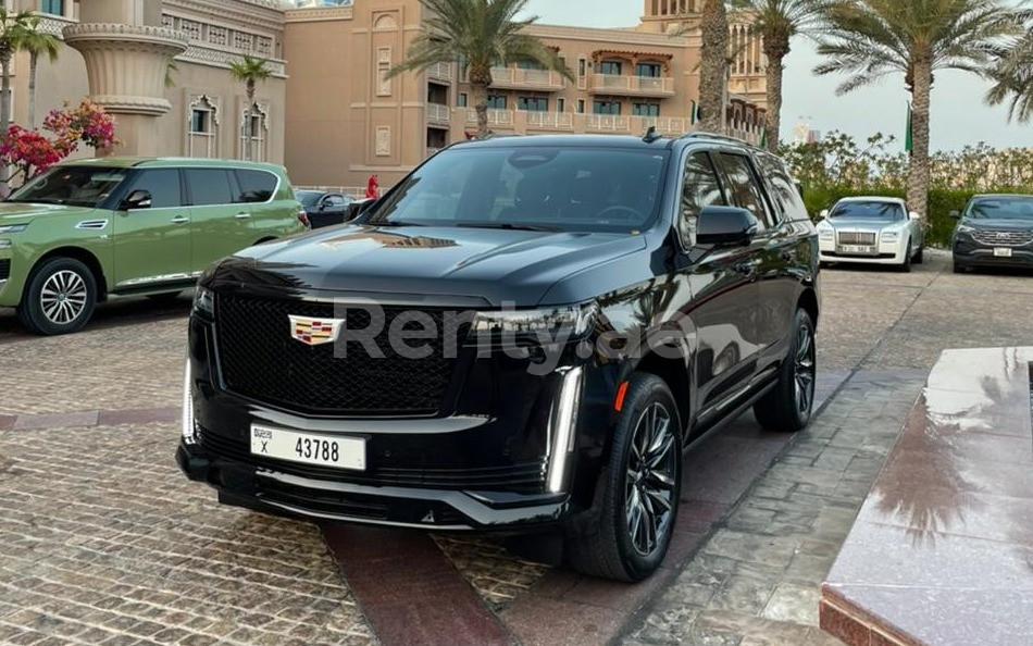 أسود Cadillac Escalade Platinum S للإيجار في دبي