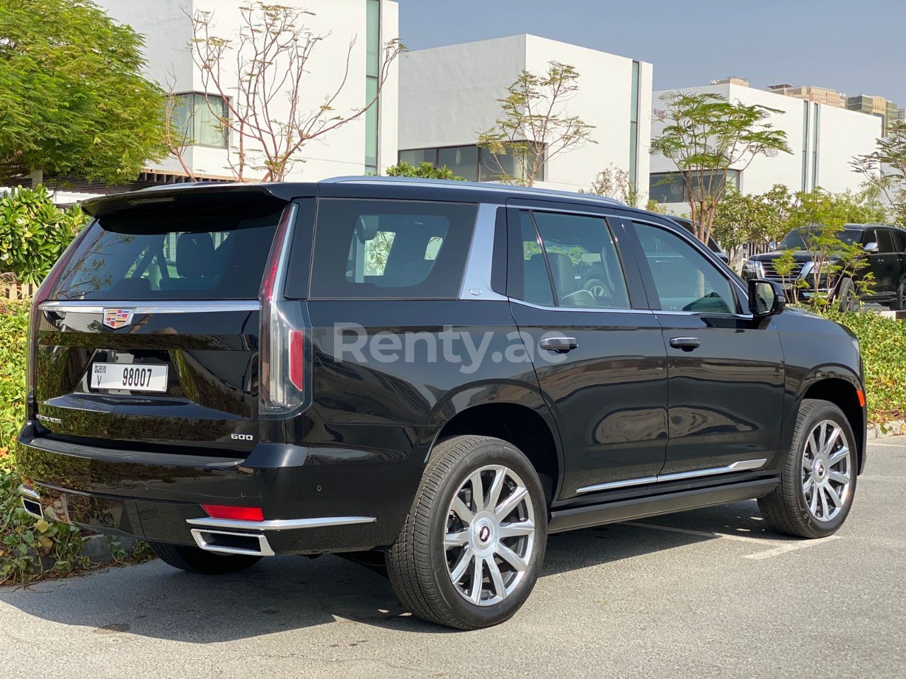 Schwarz Cadillac Escalade zur Miete in Dubai 1