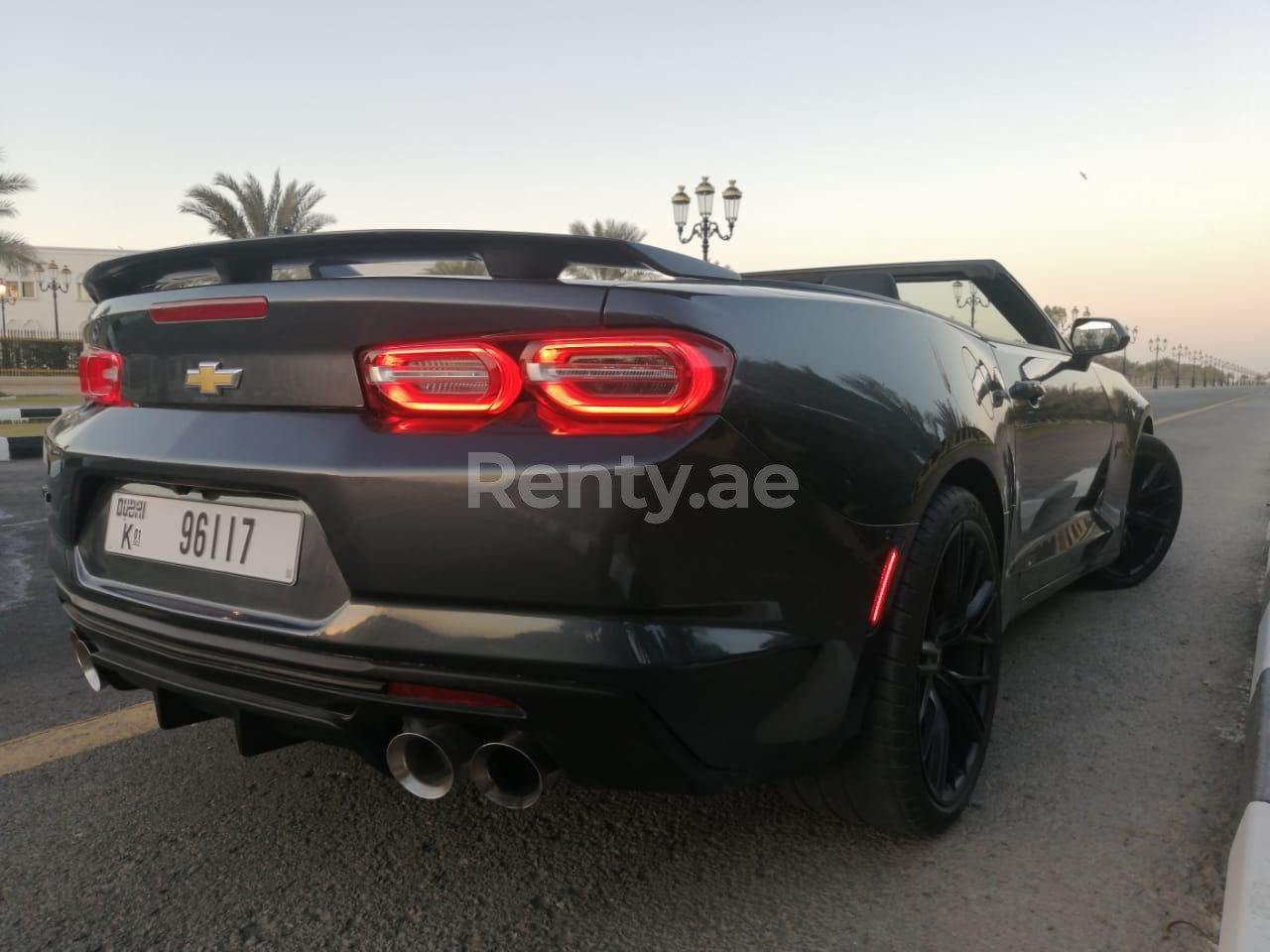 أسود Chevrolet Camaro للإيجار في الشارقة 3