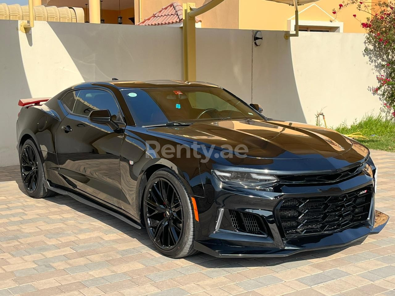 Черный Chevrolet Camaro 3.6V6 ZL1 KIT COUPE в аренду в Дубай 0