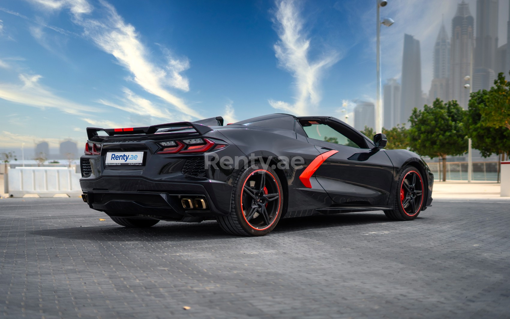 Schwarz Chevrolet Corvette Spyder zur Miete in Abu-Dhabi 0