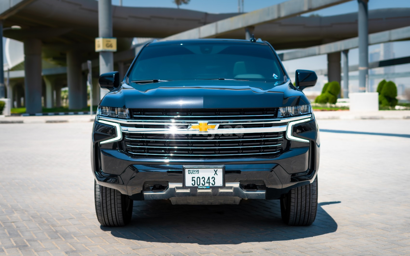 在迪拜租赁黑色 Chevrolet Tahoe 2