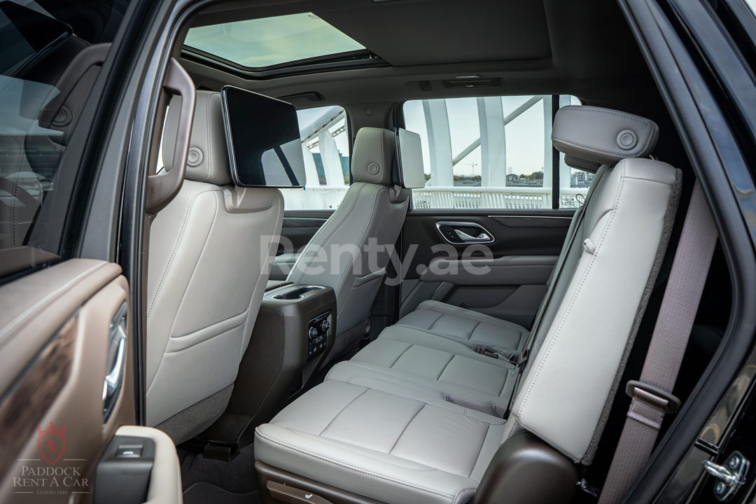 أسود Chevrolet Tahoe للإيجار في أبو ظبي 1