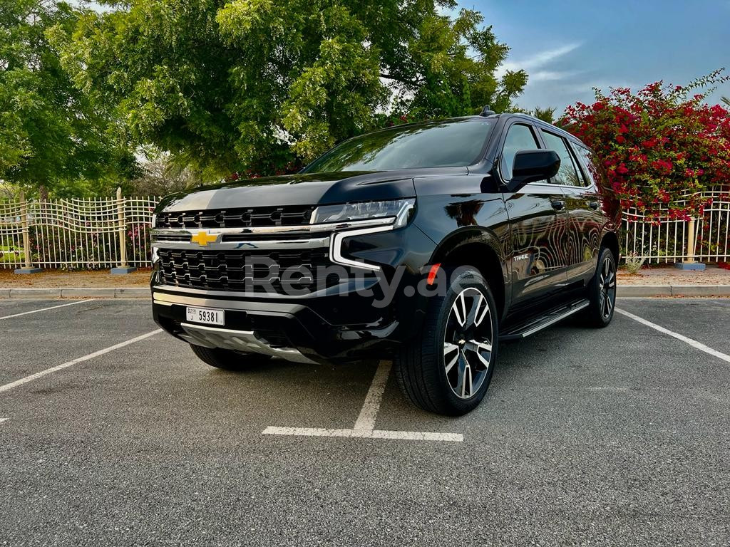 在迪拜租赁黑色 Chevrolet Tahoe 0