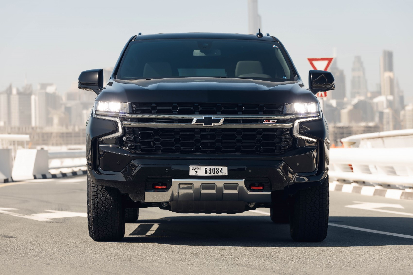 Negro Chevrolet Tahoe en alquiler en Sharjah 0