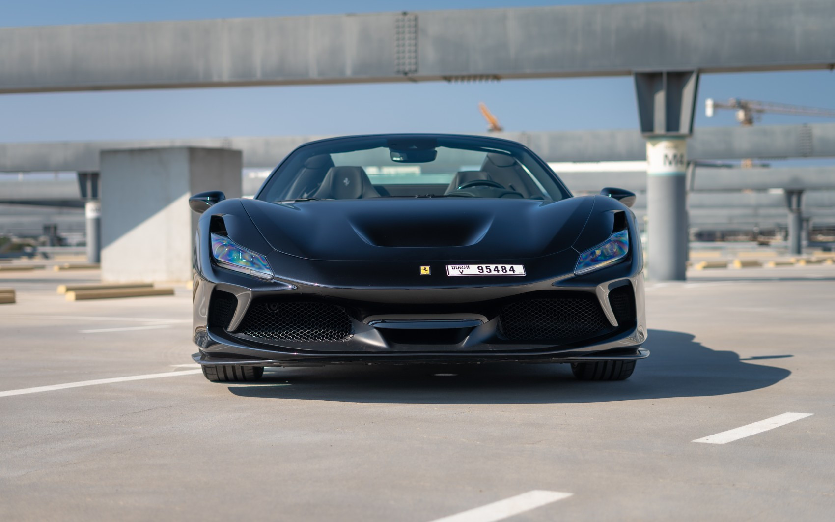 Noir Ferrari F8 Tributo Spyder en location à Sharjah 0