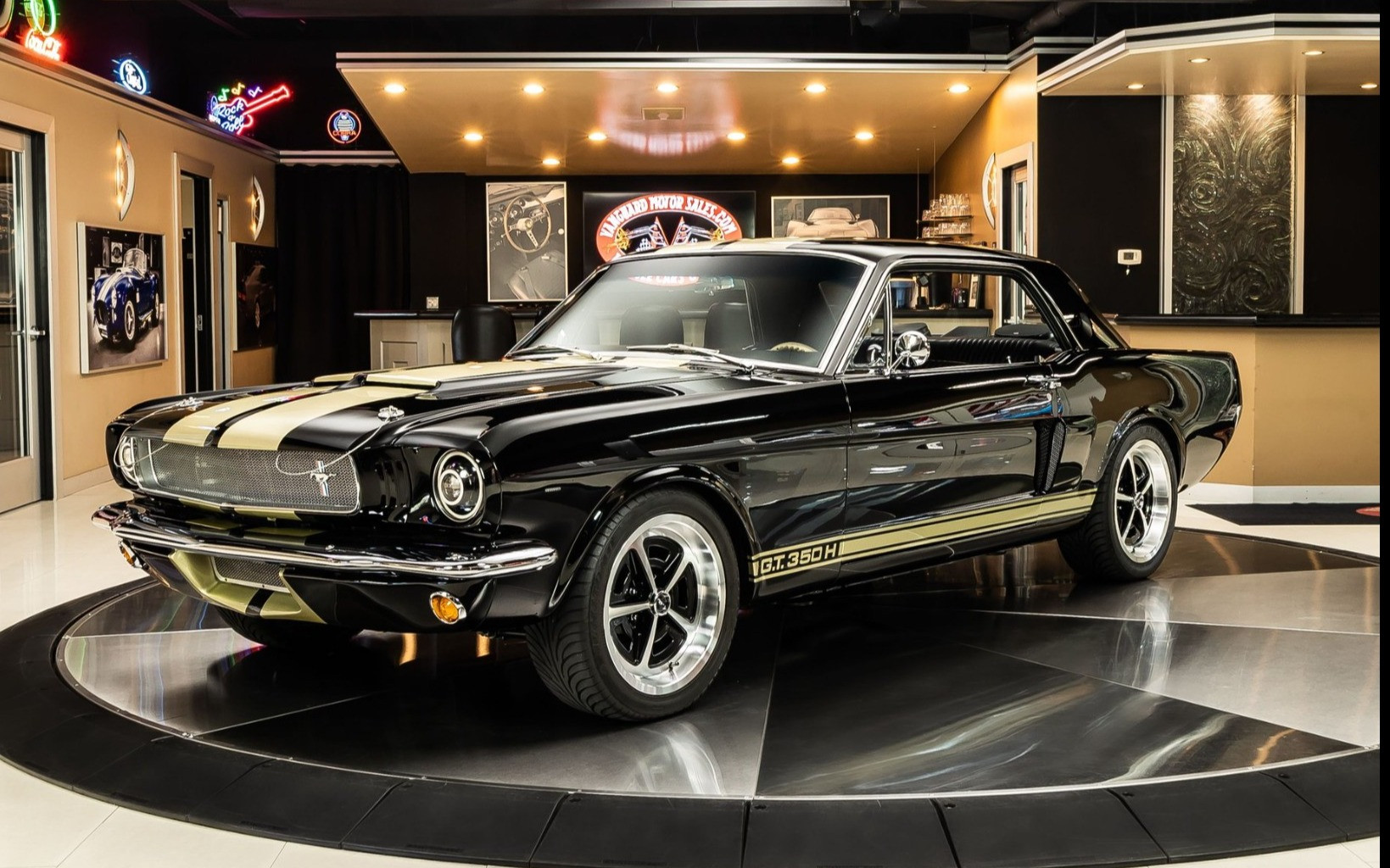 Negro Ford Mustang en alquiler en Abu-Dhabi