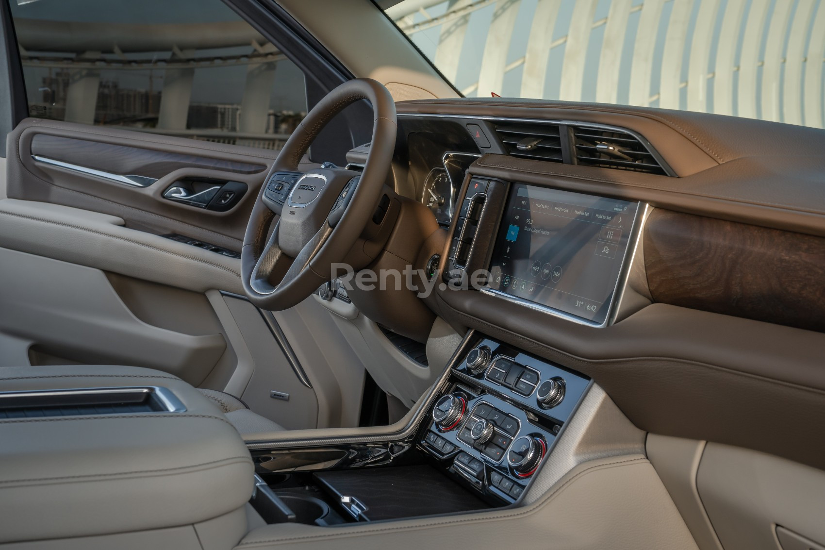 Schwarz GMC Denali XL ,Top-of-the-line zur Miete in Dubai 2