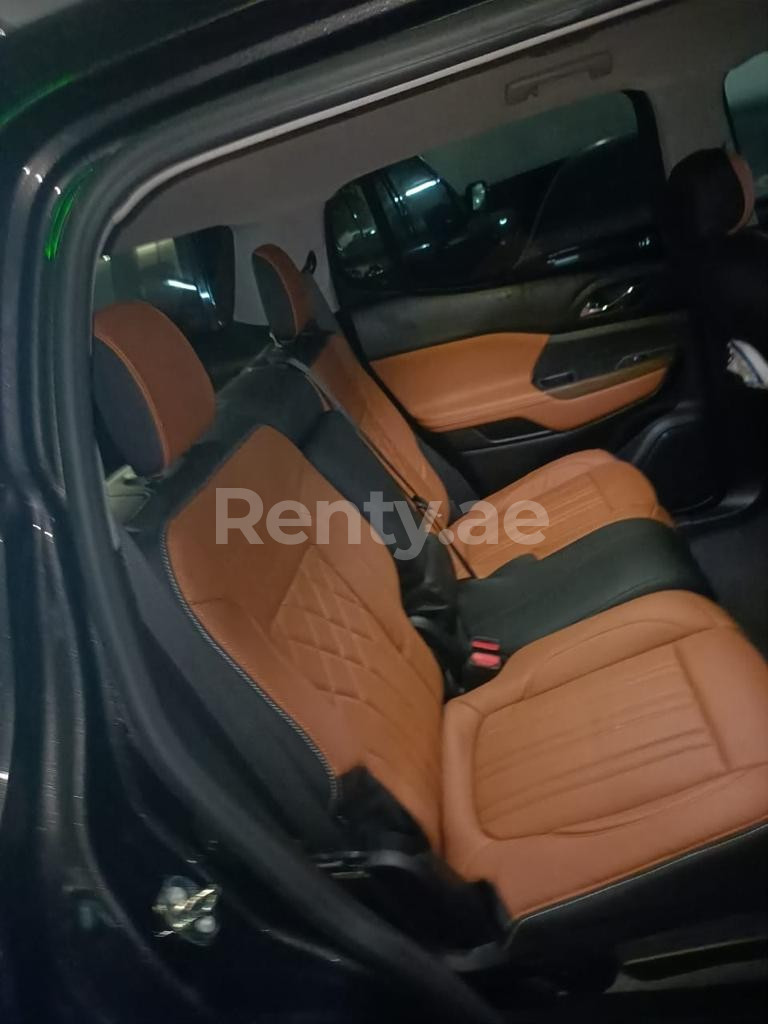 Negro GMC Acadia en alquiler en Abu-Dhabi 2