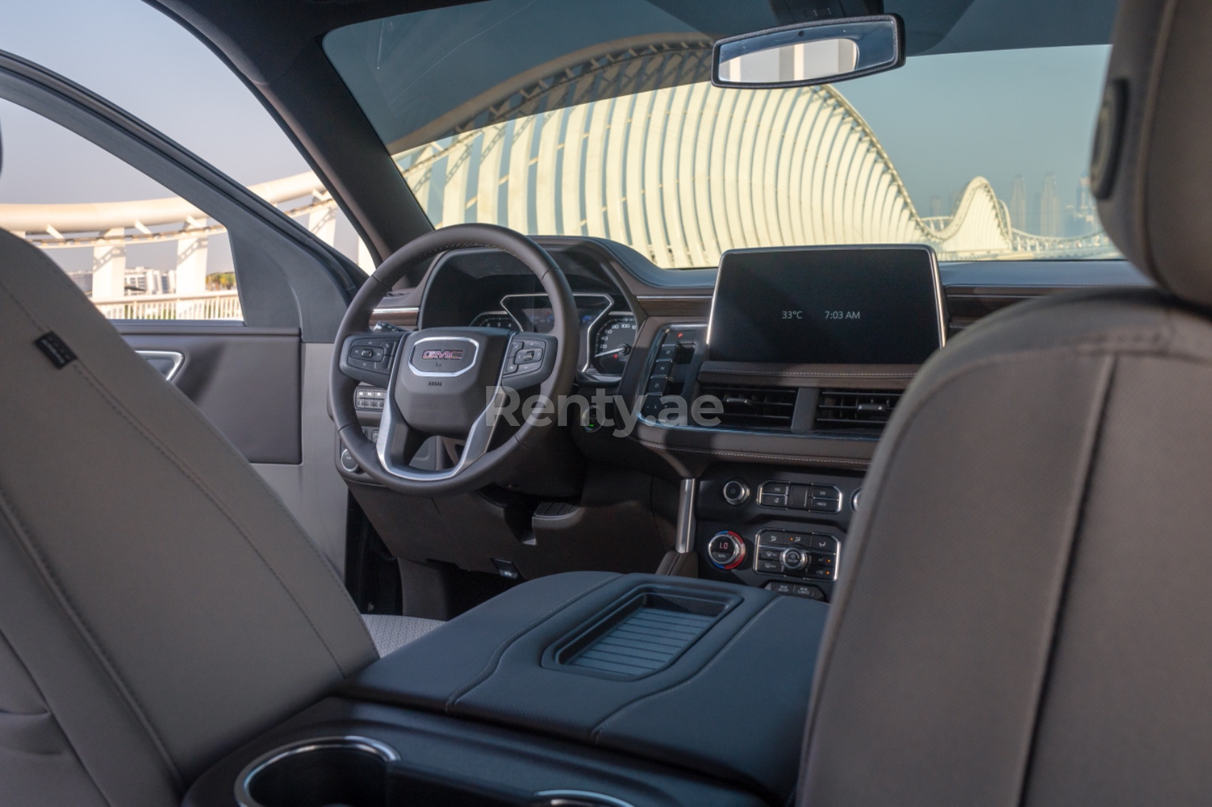 Schwarz GMC Yukon XL zur Miete in Dubai 6