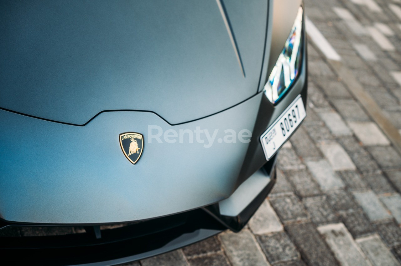 Black Lamborghini Evo for rent in Sharjah 5