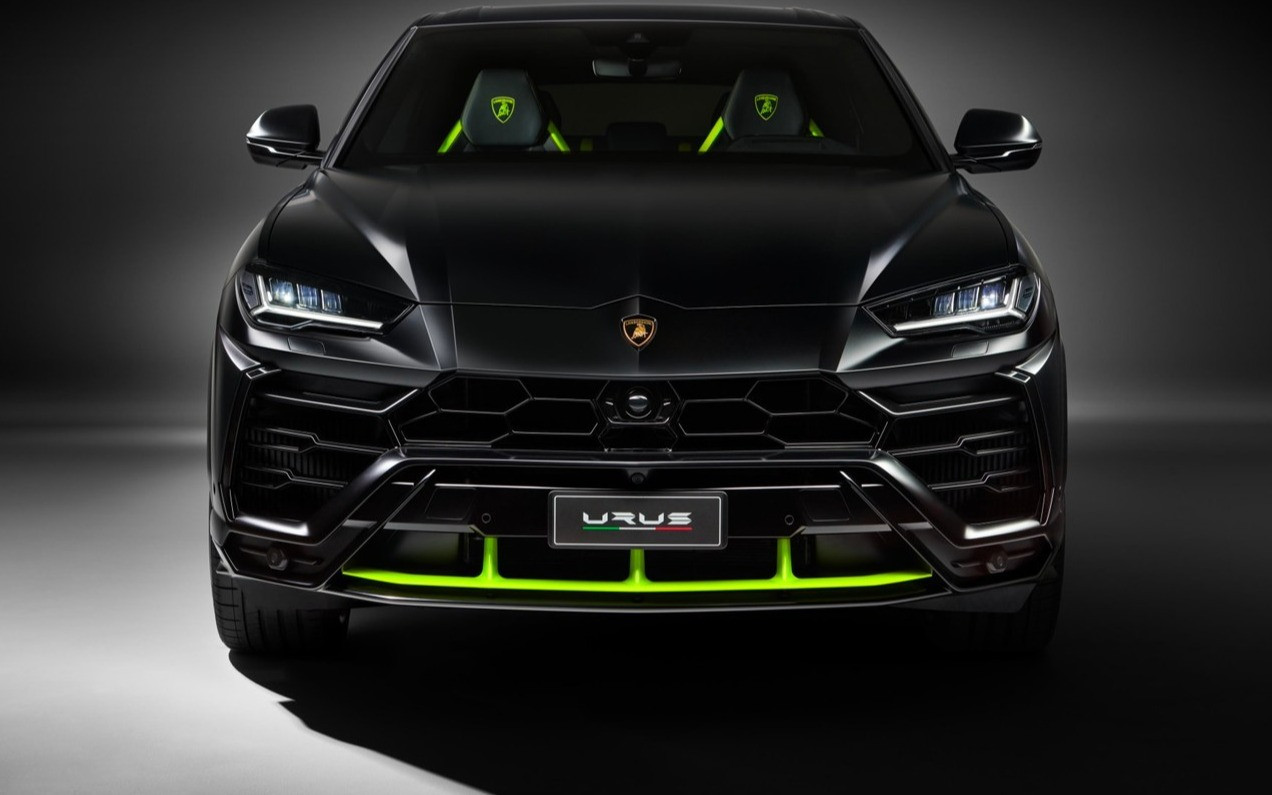 Negro Lamborghini Urus en alquiler en Abu-Dhabi