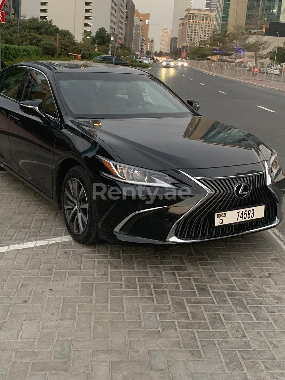 أسود Lexus ES350 للإيجار في أبو ظبي 0