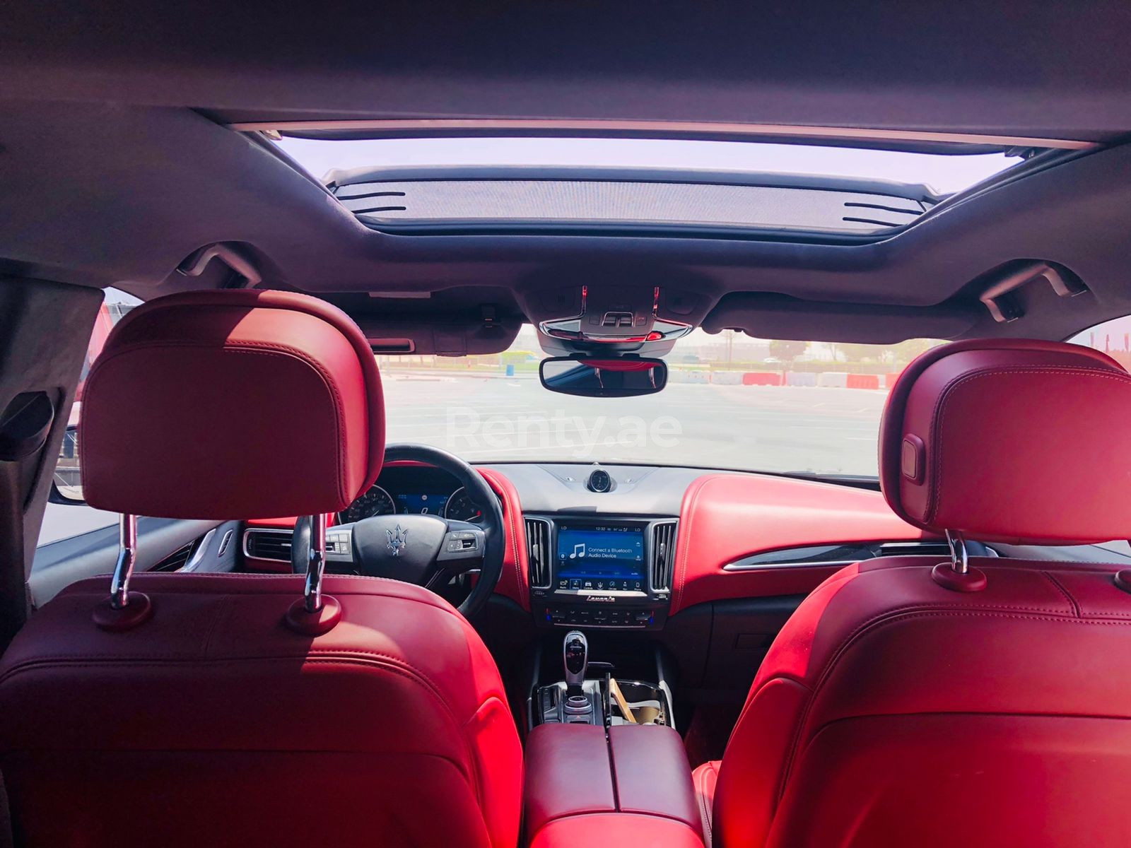 Nero Maserati Levante in affitto a Abu-Dhabi 5