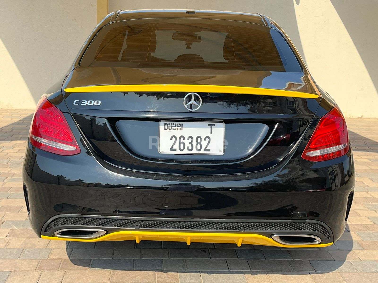 Nero Mercedes C Class in affitto a Dubai 2