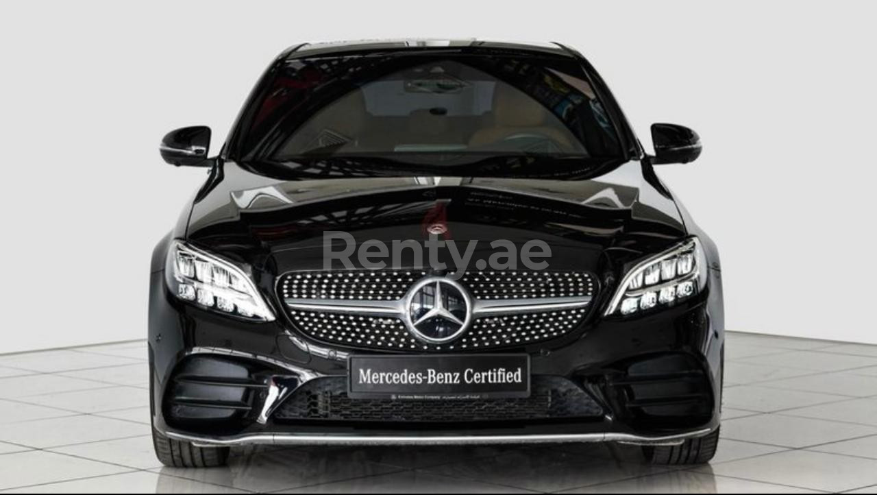 أسود Mercedes C Class للإيجار في الشارقة 4