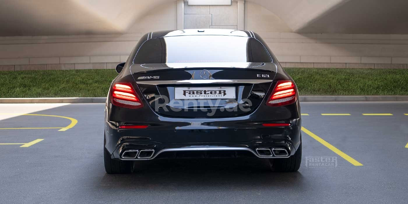 Black Mercedes E Class for rent in Abu-Dhabi 4