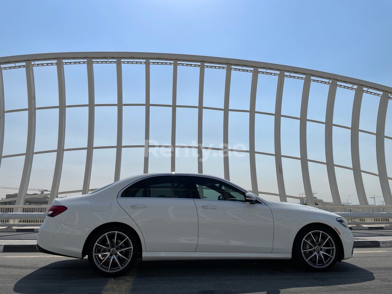 White Mercedes E Class for rent in Abu-Dhabi 5