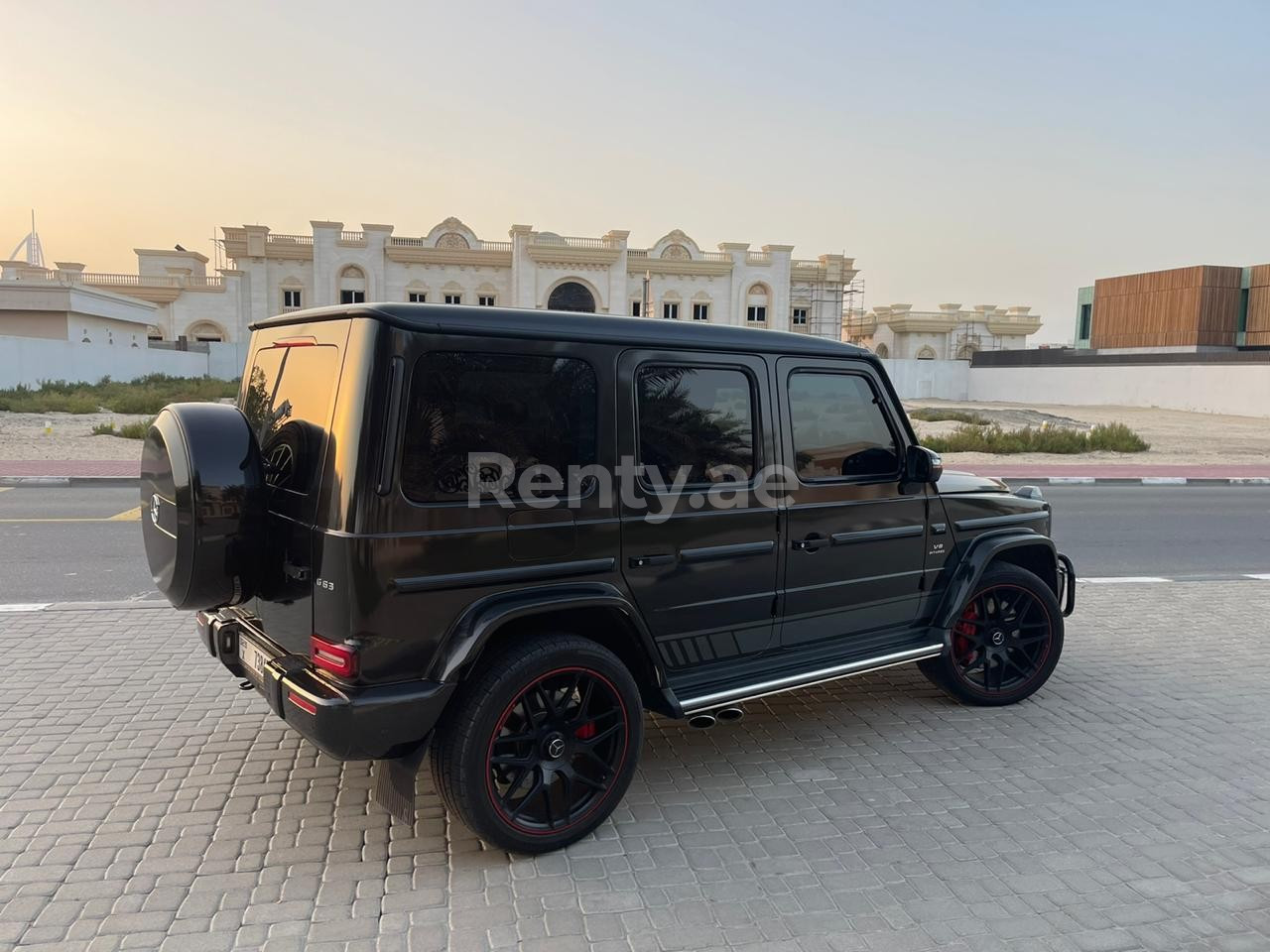 Schwarz Mercedes G63 AMG Edition 1 zur Miete in Sharjah 1